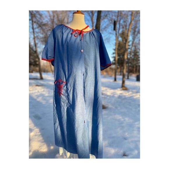 Vintage 60s 70s Robe House Dress Embroidered Tie Neck - Picture 10 of 12